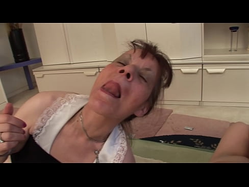 ❤️ Două bunicuțe și un bunic fac sex în trei at ro.porn-evooli.ru