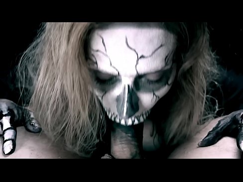❤️ Fată demonică sugând pula cu gura ei neagră și înghițind spermă. at ro.porn-evooli.ru